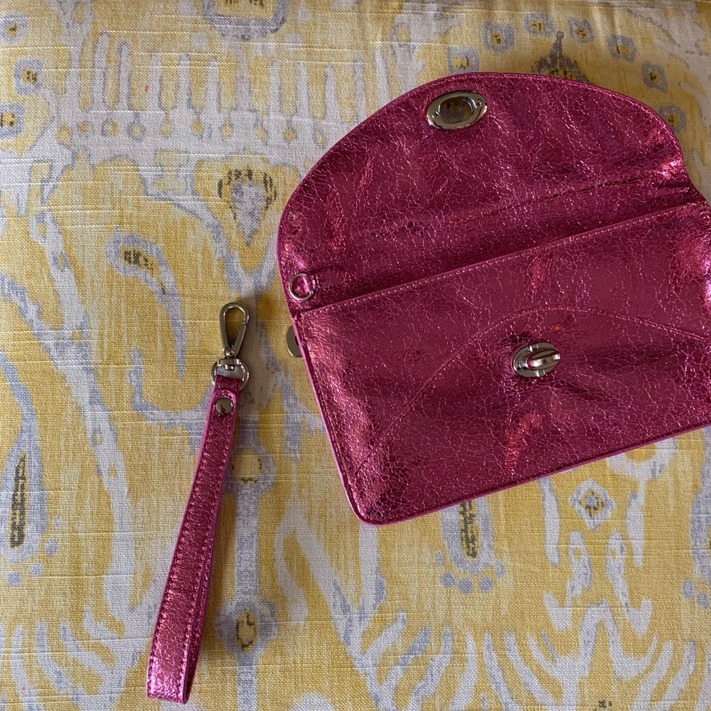 SORIAL metallic pink wristlet/clutch - Picture 3 of 7